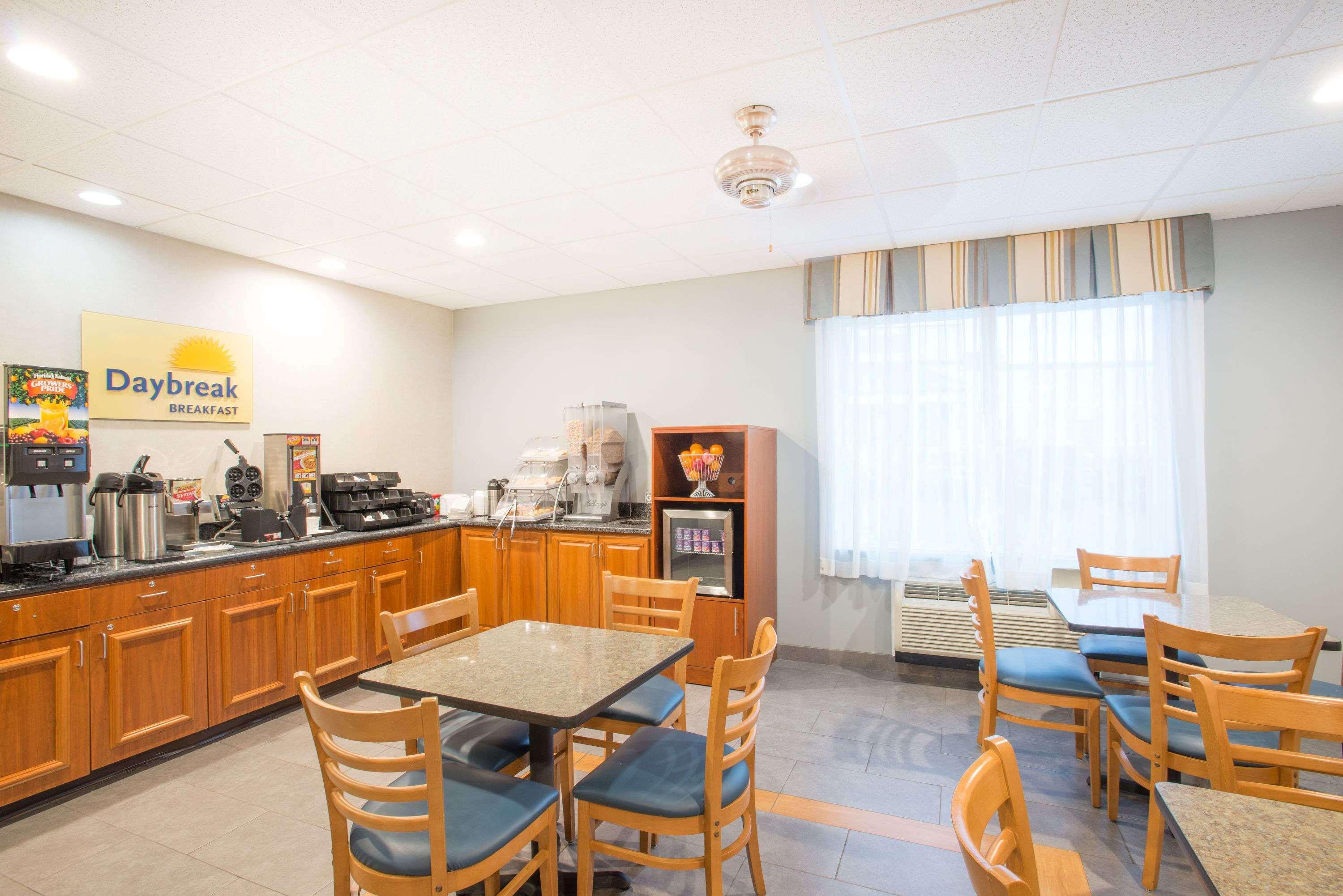 Days Inn By Wyndham Watertown Fort Drum Evans Mills Exterior foto