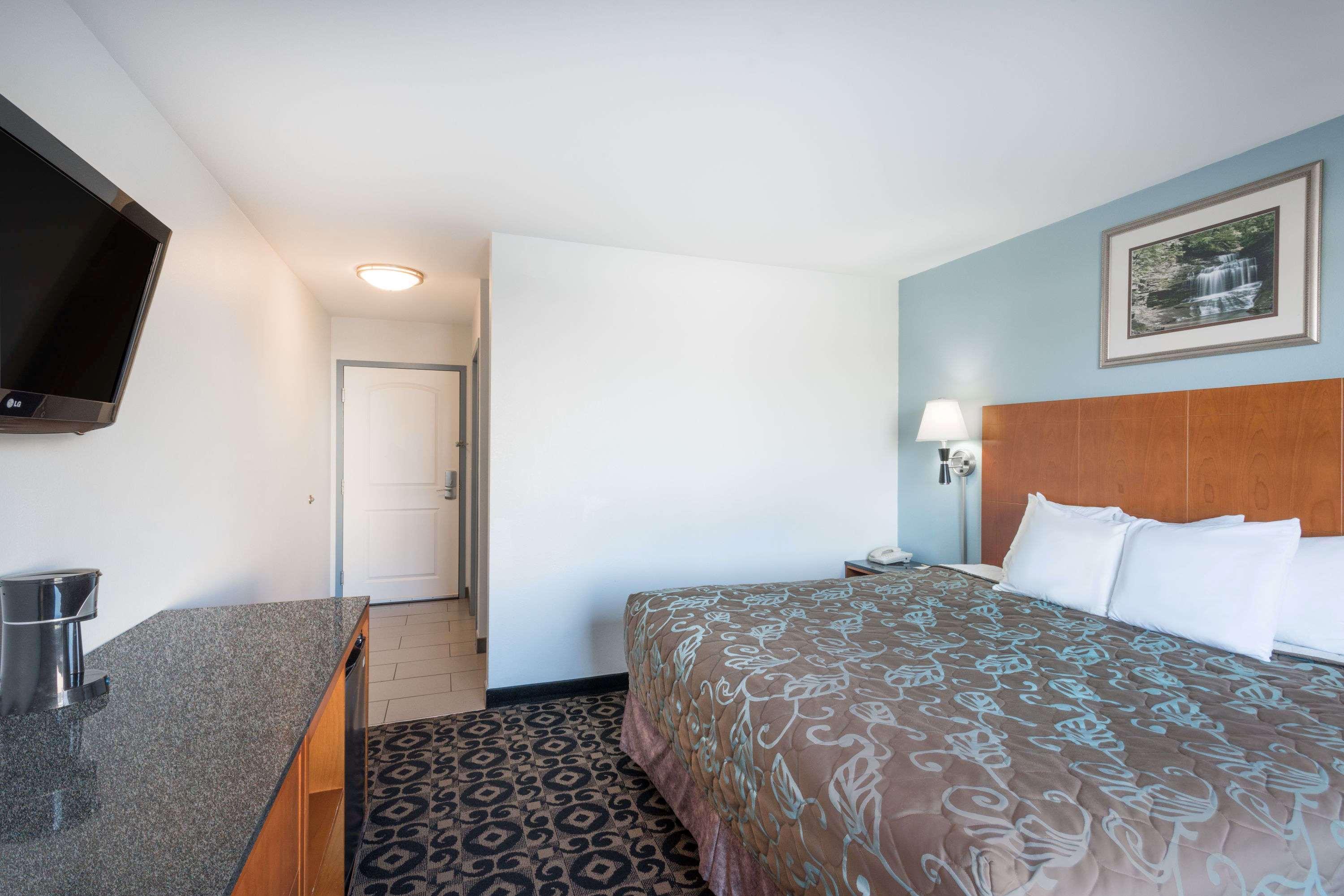 Days Inn By Wyndham Watertown Fort Drum Evans Mills Exterior foto