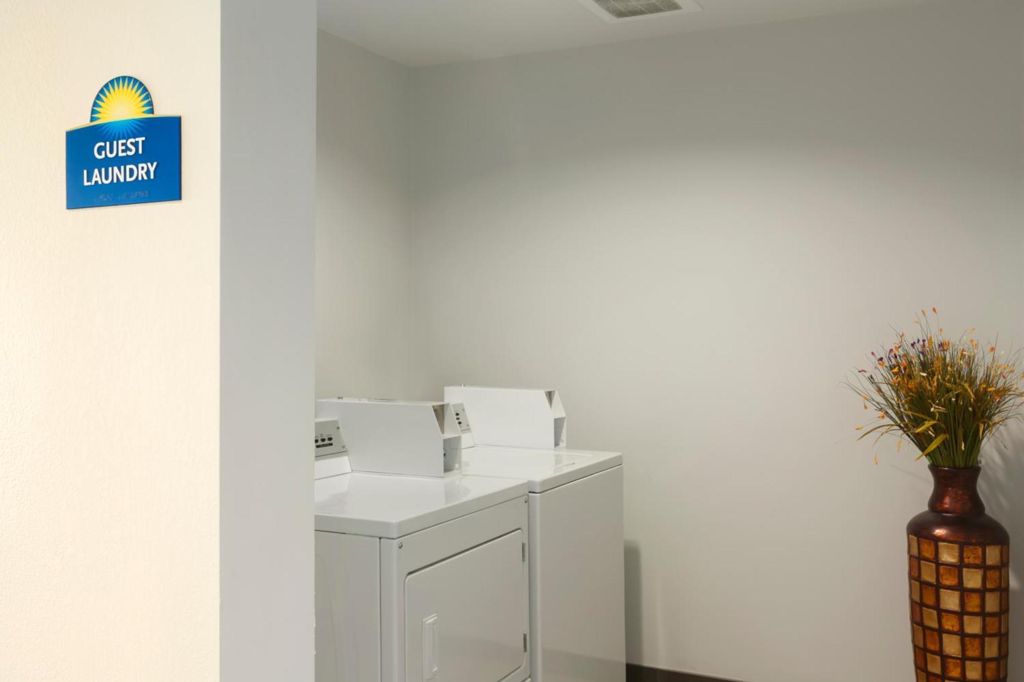 Days Inn By Wyndham Watertown Fort Drum Evans Mills Facilități foto